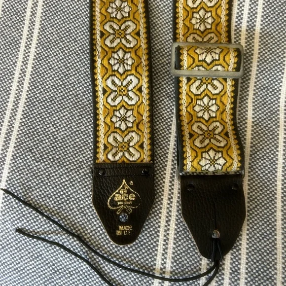 Black and Yellow Floral Strap - Picture 4 of 9